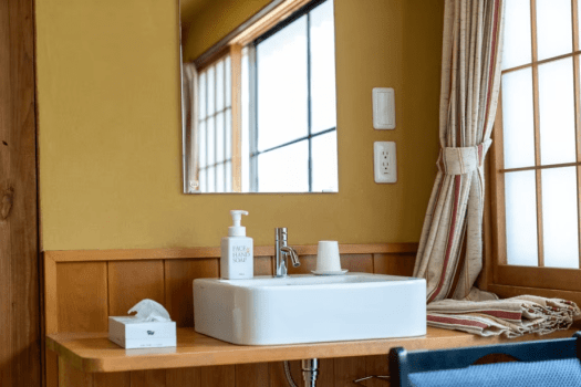 Japanese-style room 8 to 10 tatami mats with toilet