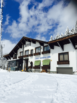ロッヂは野沢温泉日影ゲレンデの中！　　ski-in/ski-out