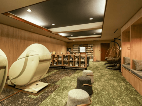 2025.11.22 OPEN☆リラックスルーム。最新無重力マッサージチェアに漫画1000冊、本など寛げる空間をご用意