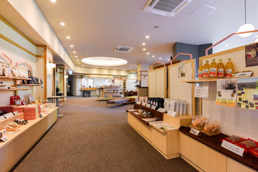 *【お土産コーナー】地元・駒ヶ根の名産品をはじめ、厳選した信州のお土産をご用意しております