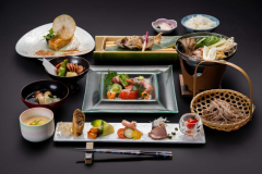 *【ご夕食一例】産地へ赴き厳選した食材や自然調味料にこだわった、和洋折衷の体にやさしい創作会席