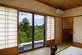*【FORESTview湖畔側/和室10畳】木々を揺らす風の音、野鳥の声に耳を傾け、心安らぐひととき