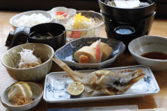 炊きたてのご飯とおかずたっぷりの健康的な朝食。
お腹いっぱい食べて、1日元気にお過ごしください♪ 炊きたてのご飯とおかずたっぷりの健康的な朝食。
お腹いっぱい食べて、1日元気にお過ごしください♪