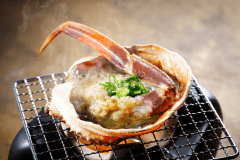 甲羅の中で蟹味噌と蟹身をグツグツ、そして薬味の葱をほんの少し。声にならない美味しさです！