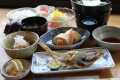 炊きたてのご飯とおかずたっぷりの健康的な朝食。
お腹いっぱい食べて、１日元気にお過ごしください♪