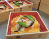 毎朝、自家製米の炊きたての御飯でシャリを合わせて手作りする蟹ちらし寿司。
カニのコースでお泊り頂く皆様へ、チェックアウト前のお土産で差し上げています。
＊お正月期間のみ、サービスの対象外となります。