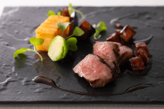 【Kobe Grill】最上階から六甲山と神戸港を見渡す眺望とともに上質のフレンチ&グリル料理を（イメージ）