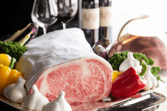 【鉄板焼「神戸グリル」】柔らかく風味豊かな上質のビーフやシーフードを眺望抜群のダイニングで