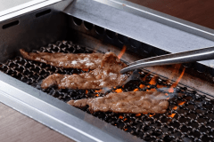 【夕食】焼肉南大門では料理長が厳選した国内産最高級の牛肉をご堪能いただけます。