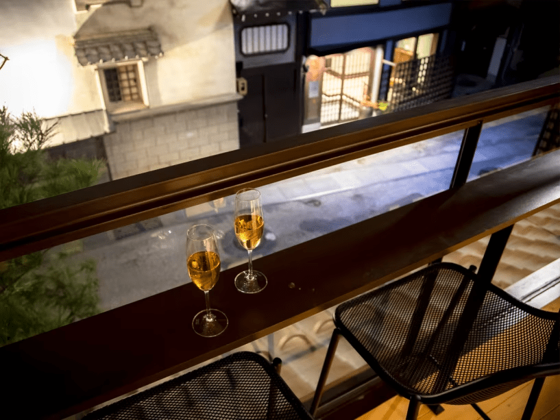 ■プレミアムラウンジ「BASE」