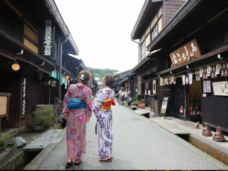 昔にタイムスリップしたかのような雰囲気の古い町並。浴衣や着物での散策にもピッタリです。