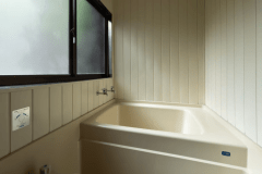 ２階バストイレ付客室　バス