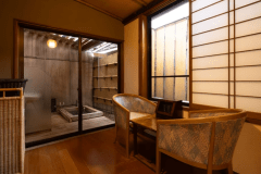 末広　次の間と露天全体