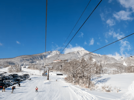 2025/12/27～2026/3/21＜朝食のみ＞パウダースノーのゲレンデでスキー＆スノボ／温泉も楽しめます！