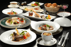 地元産のブランド牛「毬姫牛」のヒレステーキとアワビと八戸産魚介のコトリヤード