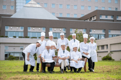 ホテル自慢のシェフチームが贈る、最高の一皿をお楽しみください。熟練の技と情熱で、特別なひとときを彩ります。