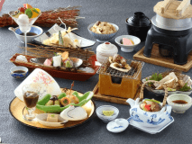 「松茸の土瓶蒸し」「松茸の炭火炙り焼」+「松茸御飯の釜めし」 「松茸の土瓶蒸し」「松茸の炭火炙り焼」+「松茸御飯の釜めし」