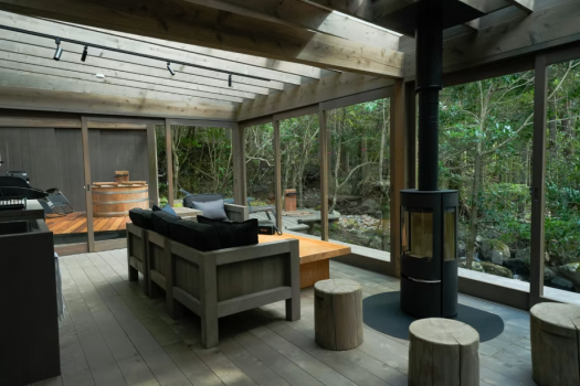 【Hiiragi】都会の喧騒から離れ、森の中で非日常的なアウトドアステイを。さらにプライベートサウナで日々の疲れをデトックス♪