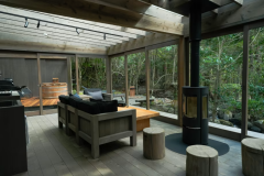 【Hiiragi】都会の喧騒から離れ、森の中で非日常的なアウトドアステイを。さらにプライベートサウナで日々の疲れをデトックス♪