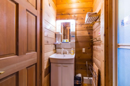 【ブルー限定！特別ラウンジ付き】秋冬はラウンジの暖炉でぽっかぽか♪日光杉のログハウス｜カナディアンブルー｜川のせせらぎと自然を満喫｜専用BBQデッキ付き【宿泊のみ】