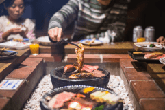 オーナーこだわりの炭が引き出す、極上BBQ