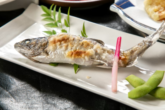 【レイトチェックアウト】旬の山菜膳と釜炊き御飯～12種の温泉と山里の味覚を愉しむ～