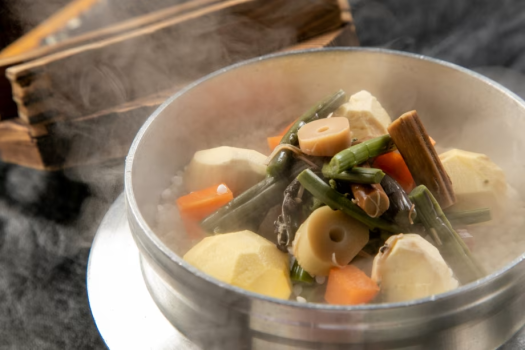 【レイトチェックアウト】旬の山菜膳と釜炊き御飯～12種の温泉と山里の味覚を愉しむ～