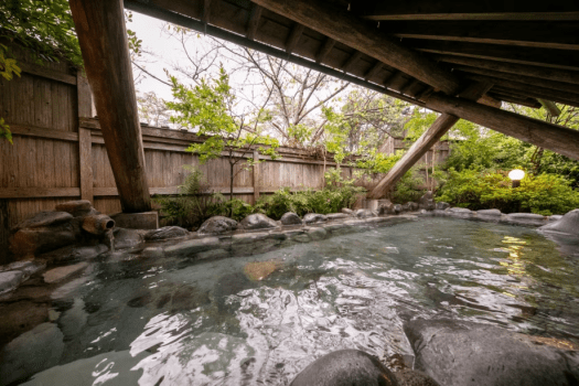 【年末年始限定】山里の恵みと祝い膳プラン ～ 12種の温泉と、すき焼き・おせち・年越しそばに舌鼓～