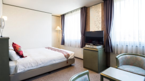 ダブルベッドルーム（昼）