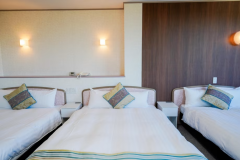 デラックストリプルベッドルーム（昼）