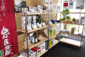 *ご当地名物満載の売店（フロント横）
