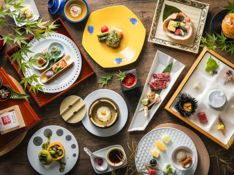 当館の最上級、旬の食材の持ち味を生かした【特選会席】