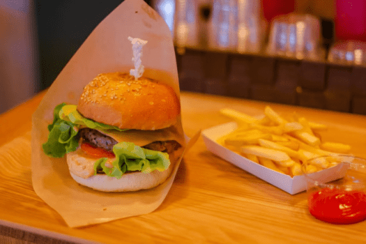 アメリカ南西部のキャンティーナを模した店内が特徴の「ゼストキャンティーナ」。テキサス料理とメキシコ両機の融合した本場テクスメクス料理。