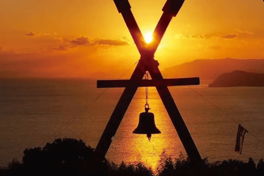 夕陽の丘展望台|幸せの鐘
地元の人々がつくり上げた、海を望む小さな展望台。
夕陽に染まる瀬戸内海を眺めながら、幸せの鐘を鳴らして旅の思い出を。 夕陽の丘展望台|幸せの鐘
地元の人々がつくり上げた、海を望む小さな展望台。
夕陽に染まる瀬戸内海を眺めながら、幸せの鐘を鳴らして旅の思い出を。