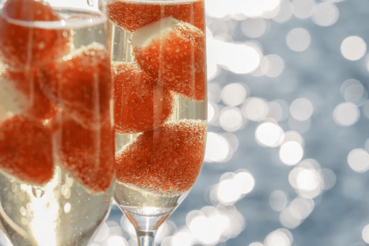 ウェルカムラウンジや、ご夕食のお料理で、自社いちご農園「マリッサベリーファーム」で育った完熟いちごをふんだんに使用。
素材そのものの美味しさを、シンプルに味わっていただけます