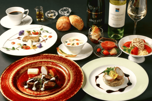 ｜夕食イメージ：スタンダードフレンチコース｜　瀬戸内の季節を感じる、彩り豊かな美食フレンチで、特別なひとときをお愉しみください。