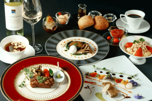 至高フレンチイメージ｜濃厚な旨味の山口県岩国産「高森和牛」、海の幸「アワビ」は丁寧に時間をかけて仕上げた逸品をお愉しみください。