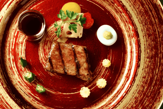 【マリッサリゾート】ご夕食イメージ｜プラン限定特別フレンチフルコース｜瀬戸内の季節の食材と、山口県の希少銘牛 高森牛のお肉料理を堪能