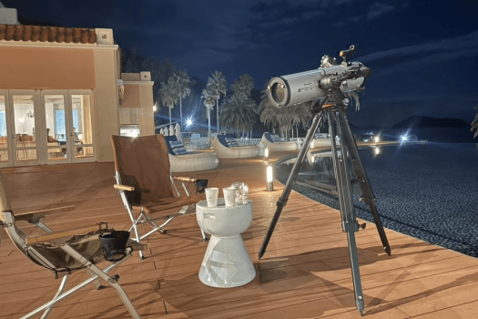 【インクルーシブサービス：星空観測 21:30～22:00】星空案内人が、瀬戸内の夜空をご案内。望遠鏡をのぞけば、そこは幻想的な星の世界。海風に包まれた静かな夜をご体験いただけます。※天候により中止になる場合があります