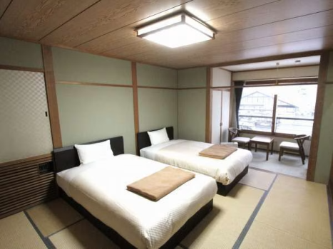 Example of a twin room with bath and toilet