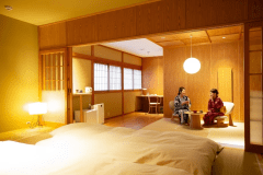 特別室「橡」。2間続きでお広くご利用いただけます。