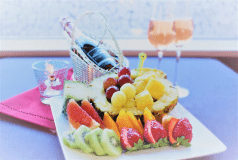 季節のフルーツ盛＆スパークリングワイン