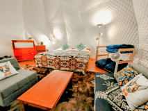 ・【G2】ドームテントにはベッド、冷蔵庫、冷暖房、電気ケトルなどを常備！無料Wi-Fiあり◎