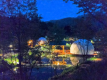 ・【G1,G2／全景】夜は幻想的な雰囲気に。晴れた日には満天の星を眺められます
