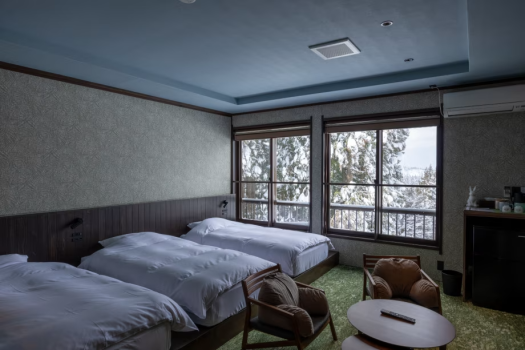 冬の醸す森は　雪山や雪壁の雪景色をお楽しみいただけます。