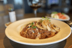 “赤ワインと米麹のポークハヤシ”セット【銘柄豚つなんポーク】