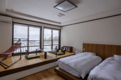 冬の醸す森は　雪山や雪壁の雪景色をお楽しみいただけます。