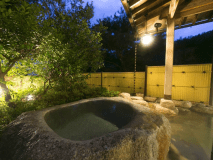 四季折々の景色を感じられる露天風呂