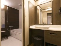 和モダンツイン／眺望なし／快適なベッドとバスルーム　18平米