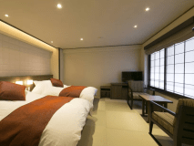 和モダンツイン／眺望なし／快適なベッドとバスルーム　18平米